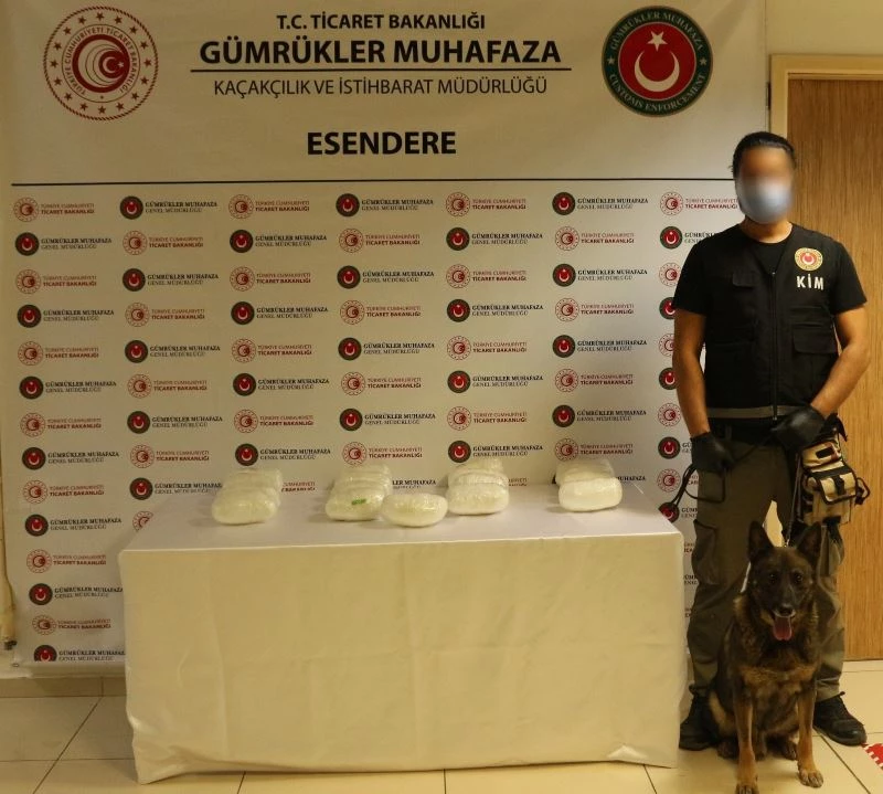 Gümrük Muhafaza ekiplerince, Esendere Gümrük Kapısı’nda 17 kilogram metamfetamin ele geçirildi
