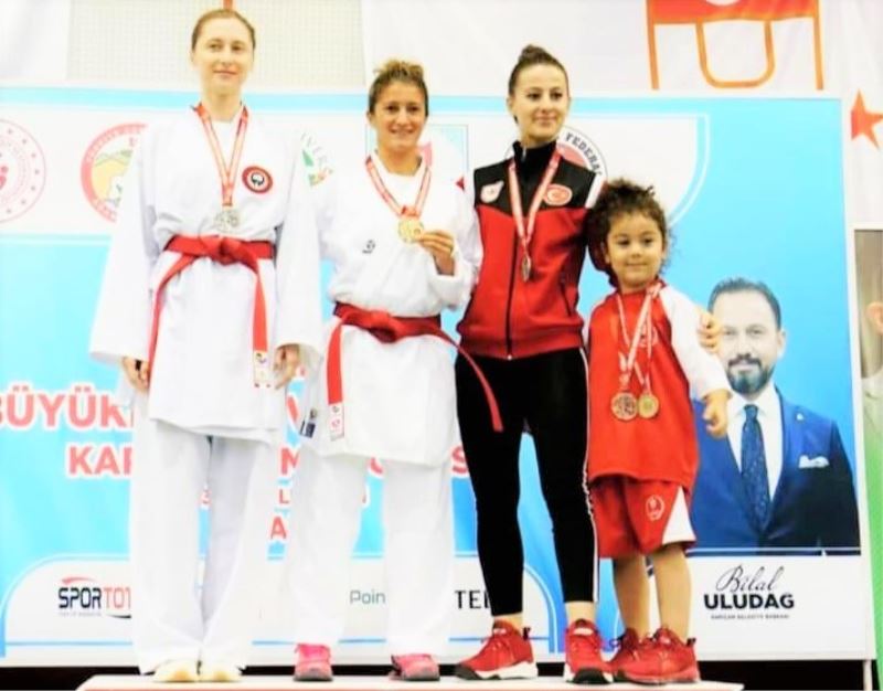 Milli Karate Antrenörü Arzu Koç Türkiye Büyükler ve Veteranlar Karate şampiyonasını birincilikle bitirdi

