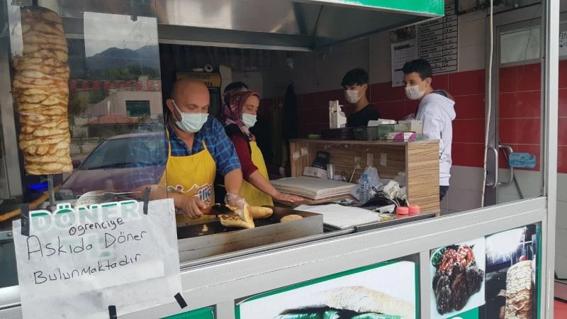 Bu dönercide öğrencilerin parası geçmiyor
