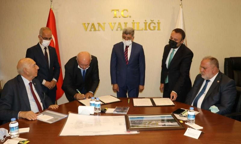 Van’da ‘Orta Ölçekli Küçük Sanayi Sitesi’nin satış sözleşmesi imzalandı
