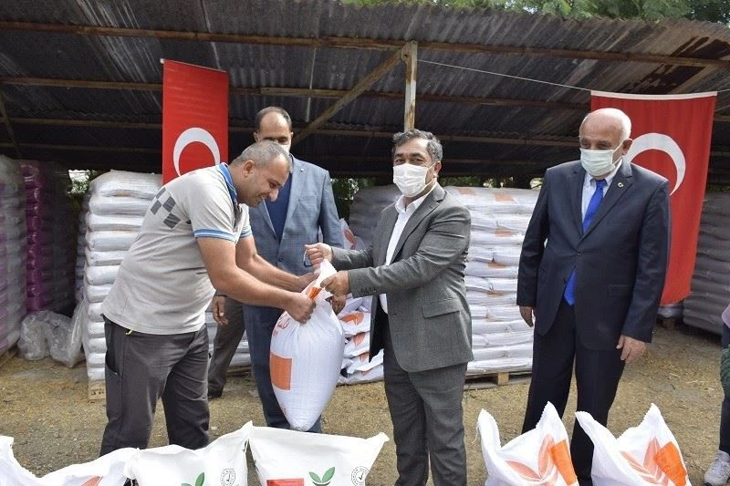 Palu’da çiftçilere yüzde 75 hibeli 28 ton yem bitkisi tohumu dağıtıldı
