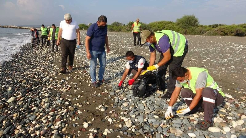 25 kilometrelik sahil petrol atıklarından temizlendi
