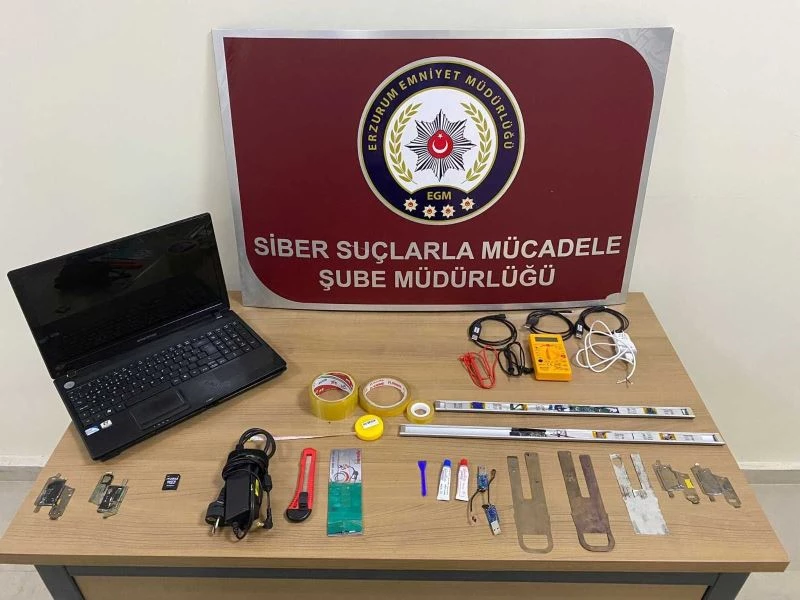 ATM’lere kart kopyalama aparatı takıp vatandaşları dolandıran zanlılar yakalandı
