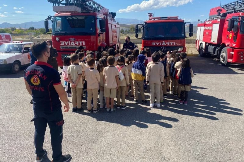 Minik öğrencilerden itfaiyeye ziyaret
