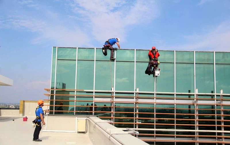 30 metrede ipin ucundaki ekmek mücadelesi
