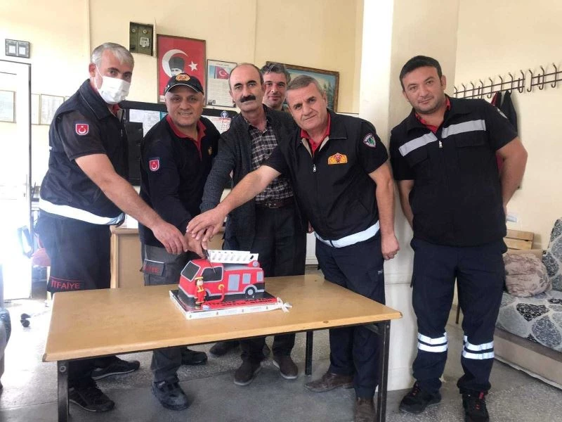 İtfaiyecilere pastalı kutlama
