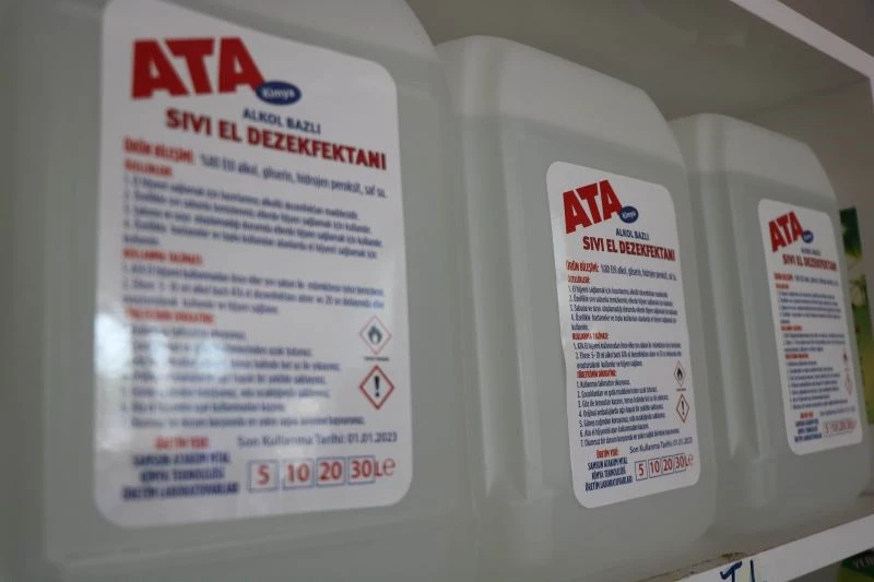 Fabrika gibi okul, eğitim sezonu öncesi dezenfektan üretimine hız verdi
