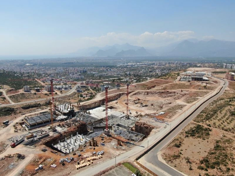 Antalya Şehir Hastanesi tamamlandığında günlük 35 ile 50 bin hastaya hizmet verecek
