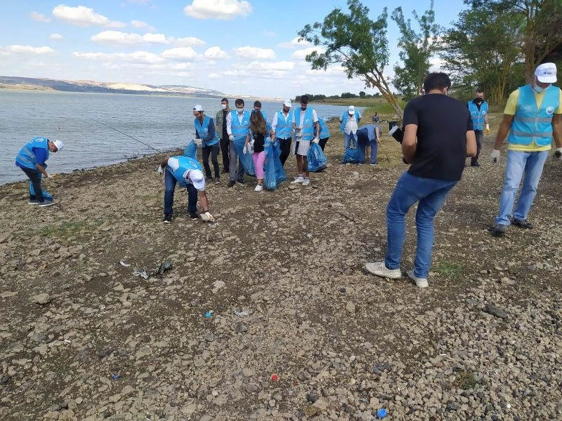 Büyükçekmece Gölü çevresinde kirlilik Başkan Hasan Akgün’ü isyan ettirdi

