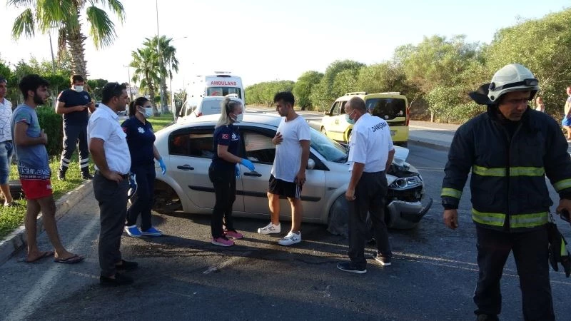 Hurdaya dönen otomobilden burunları kanamadan çıktılar
