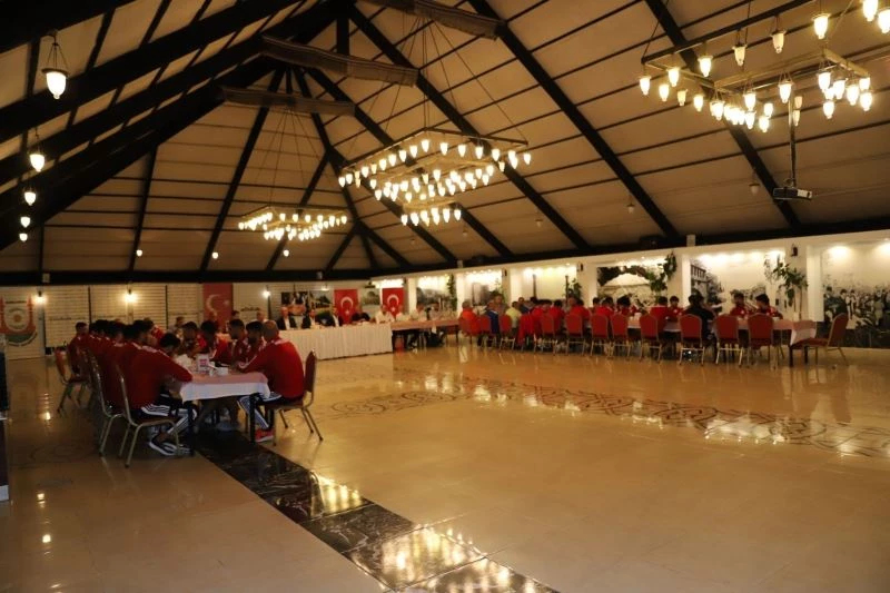 Baydilli’den Karaköprü Belediyespor’a destek
