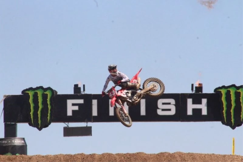 Dünya Motokros Şampiyonasında ilk gün nefes kesti
