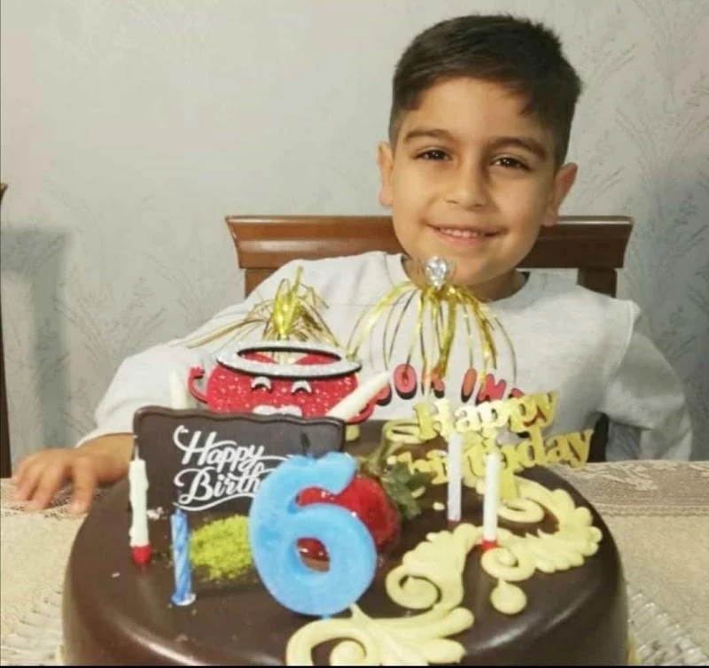 Üzerine dolap devrilen 6 yaşındaki çocuk hayatını kaybetti
