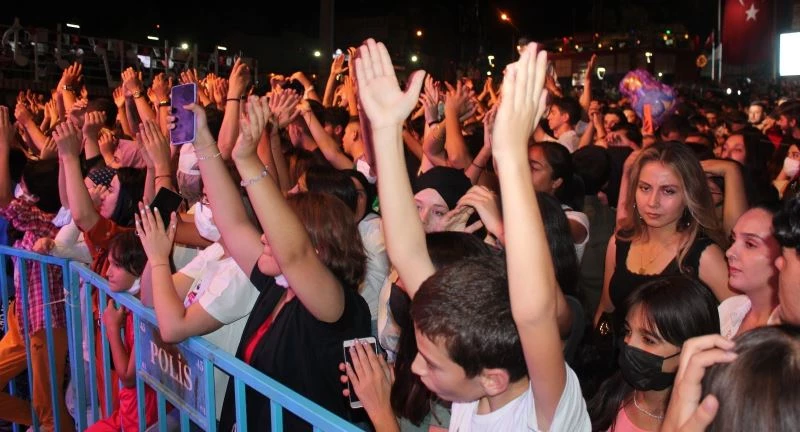 Çiftçiler, tezgahtaki üzümleriyle yarıştı
