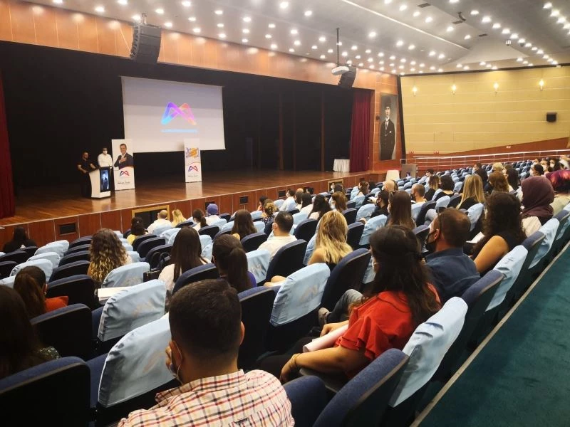 Kariyer Merkezi, ‘İş Aramak Da Bir İştir’ semineri düzenledi
