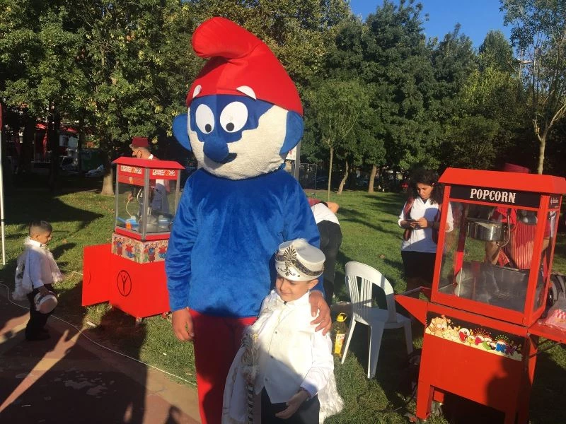 Beyoğlu’nda çocuklar toplu sünnet şöleninde doyasıya eğlendi
