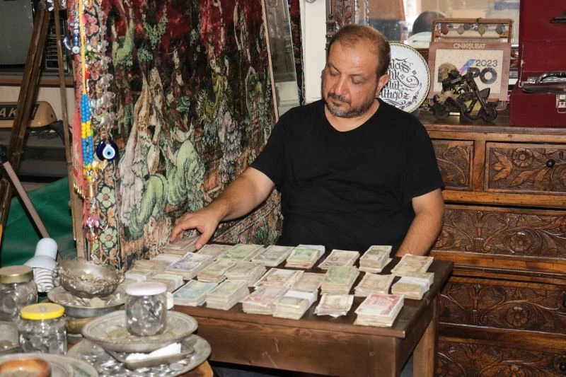 Harcamayanların parasını biriktiriyor
