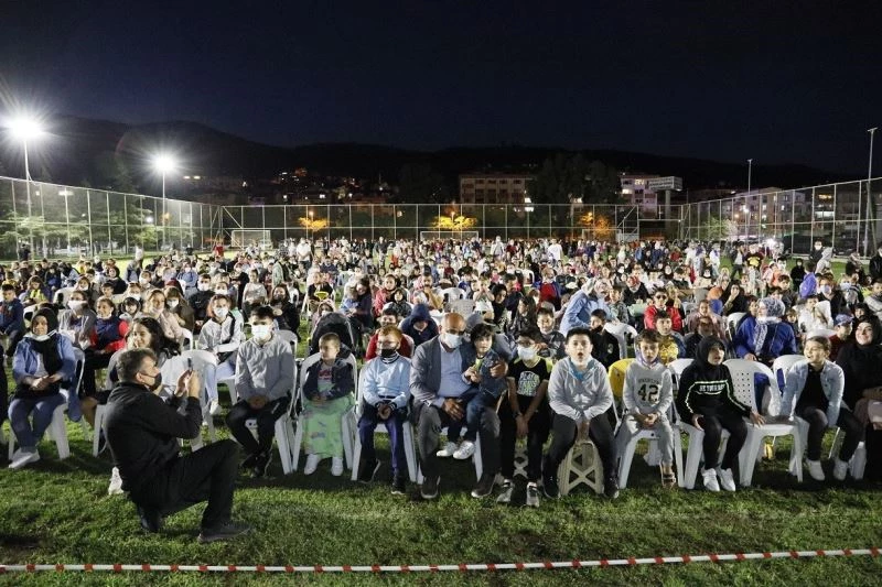 Körfez’de çocuklar film gecesinde eğlendi
