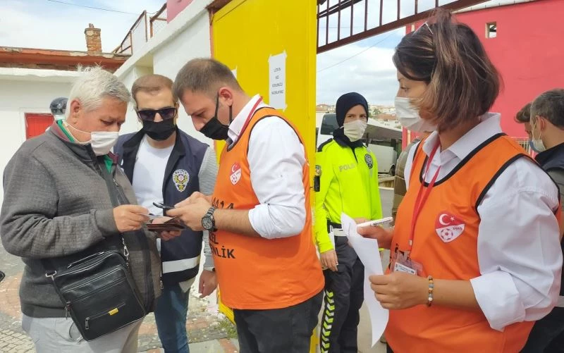Aşı olmayan taraftarlar stadyuma giremedi

