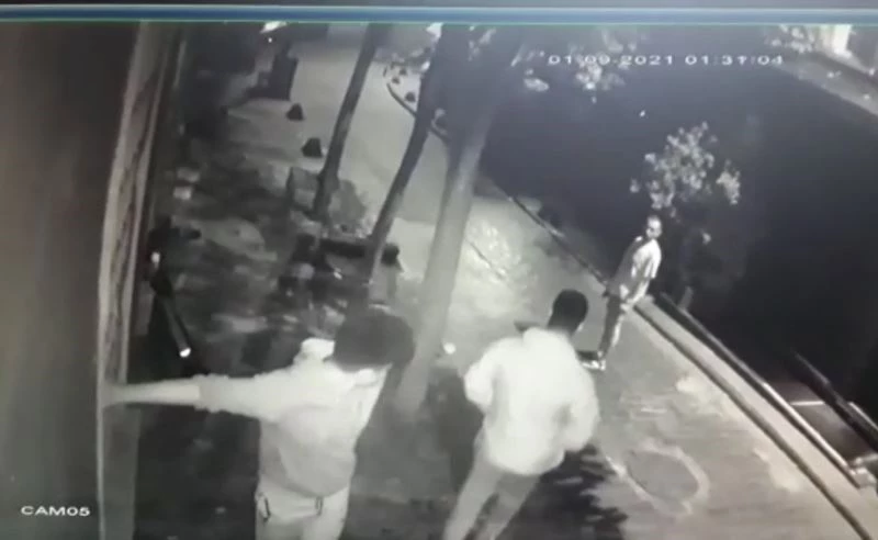 Ukraynalı turistin gasp edilme anı saniye saniye güvenlik kamerasına yansıdı
