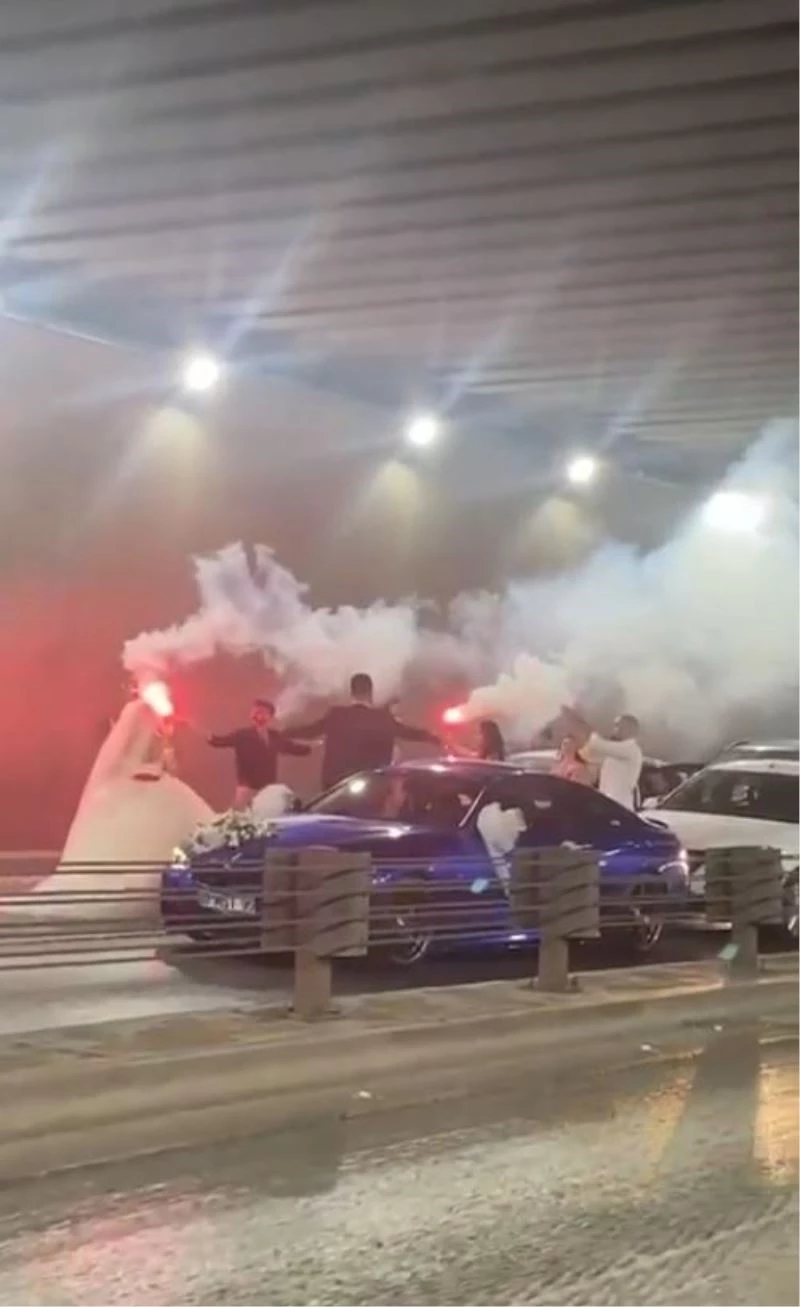 Antalya’nın en işlek yolunu trafiğe kapatıp çiftetelli oynadılar
