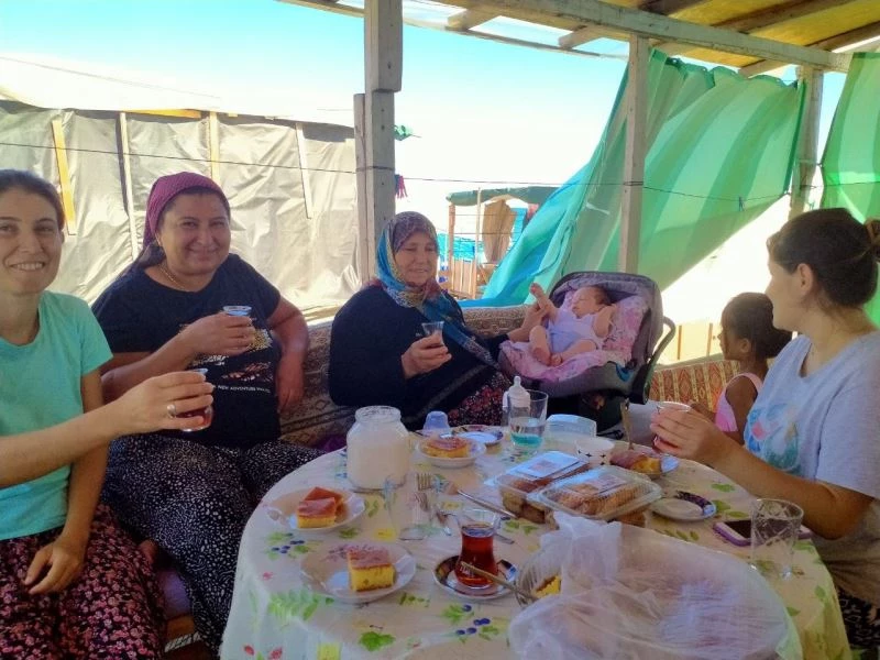 Pandemi beş yıldızlı otellere komşu ’Çardak Beach’ tatili sezonunu uzattı
