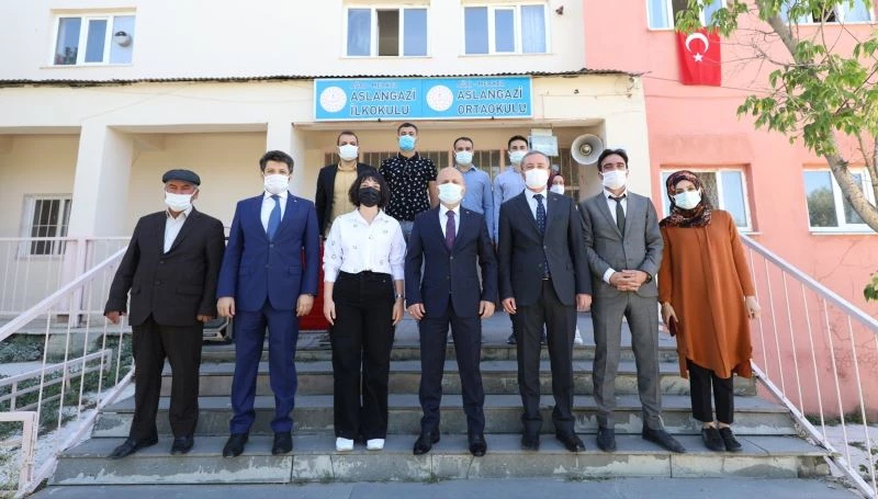 Vali Varol, ilk ders zilini çaldı
