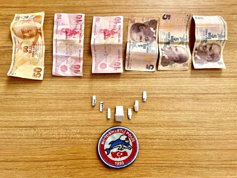 Siirt’te polisten kaçan 4 kişide uyuşturucu ele geçirildi
