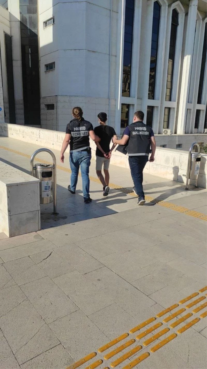 Sırt çantasında 471 gram metamfetamin ile yakalandı
