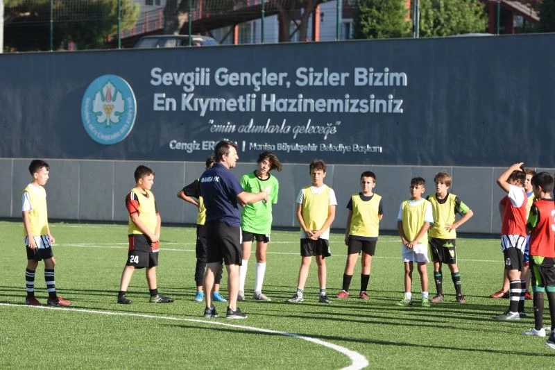 Manisa FK Akademi seçmelerine yoğun ilgi