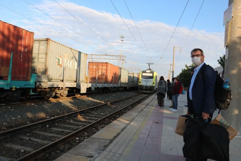 Trenlerde aşı kartı ve PCR testi zorunluluğu başladı
