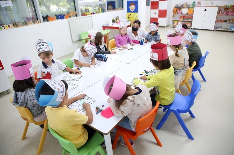 AtaÇocuklu miniklerin ilk ders heyecanı
