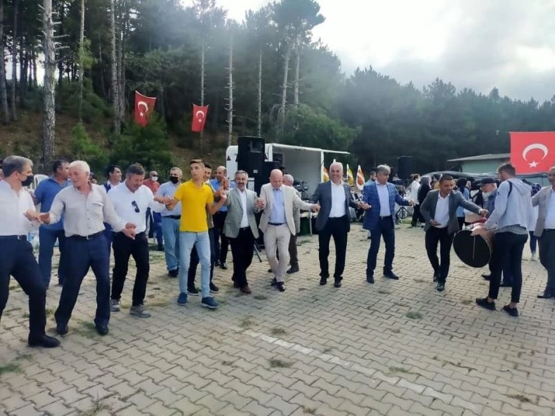 Bilecik Erzurumlular Derneği’nden bin kişiye çağ kebap
