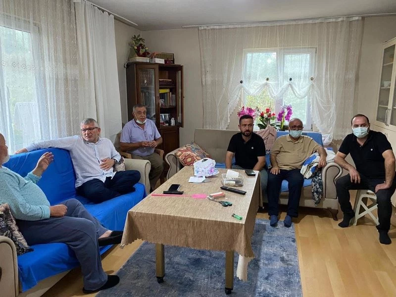 Milletvekili Aydın pazar esnafının isteğini geri çevirmedi, evine misafir oldu
