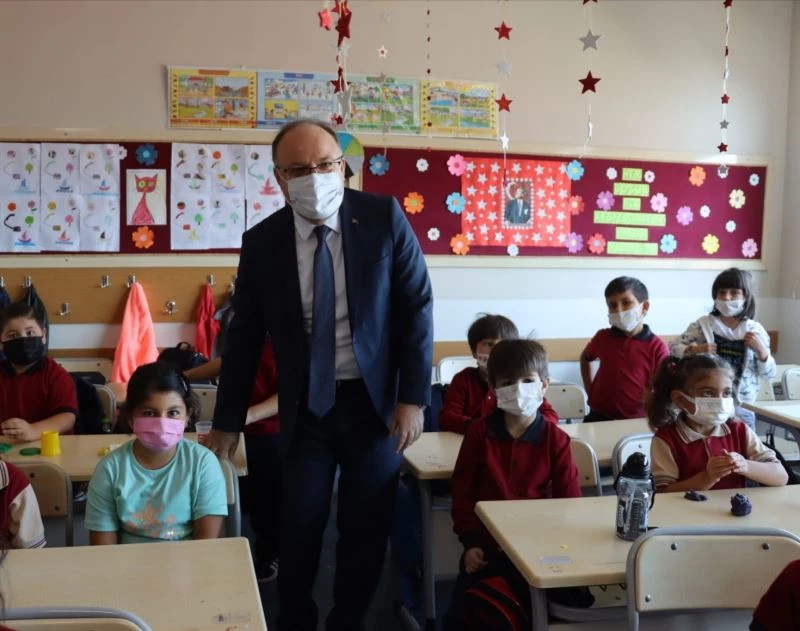 Vali Mustafa Tutulmaz yeni yılın ilk ders zilini çaldı
