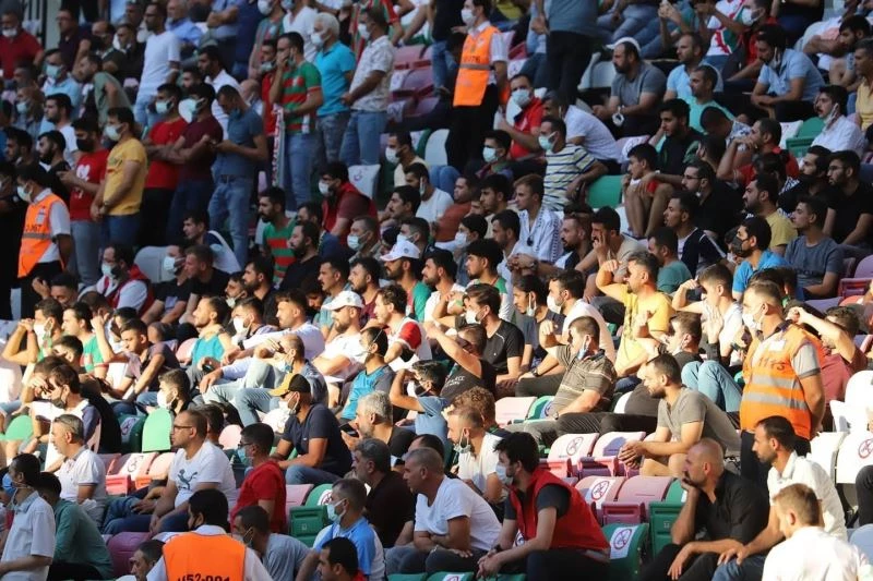 Diyarbakır’da özlem bitti, tribünlere renk geldi
