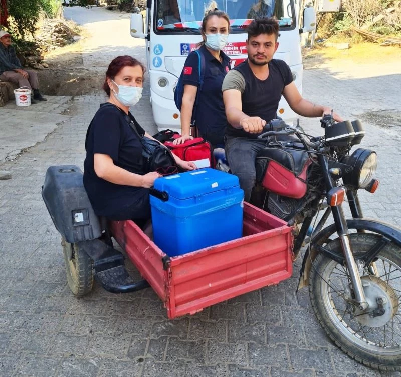 Motosikletle gidip, 108 kişiyi aşıladılar
