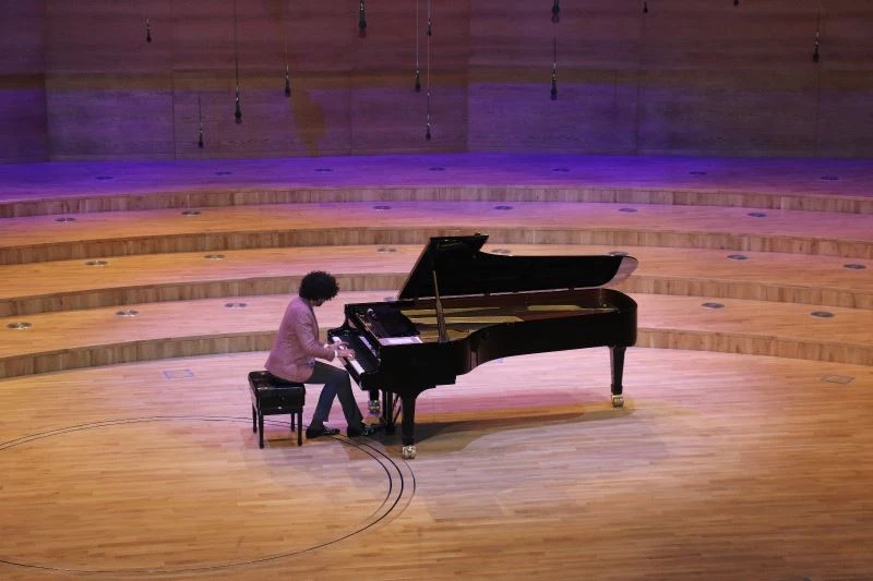 Fransız piyanist Simon Ghraichy Ankaralı sanatseverlerle buluştu
