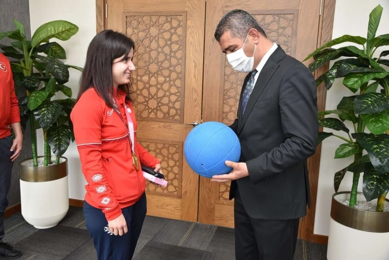 Olimpiyat Şampiyonundan Müdür Ekici’ye ziyaret
