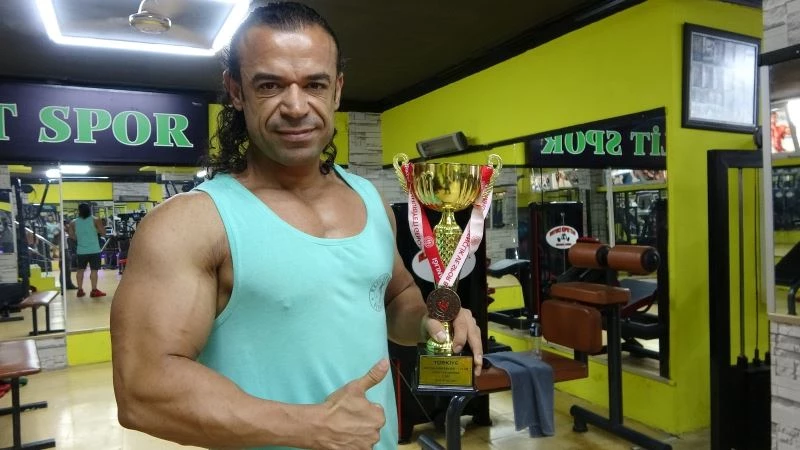 Maddi imkansızlıklardan Avrupa’ya gidemeyen çoban, Ankara’da Türkiye 3.’sü oldu
