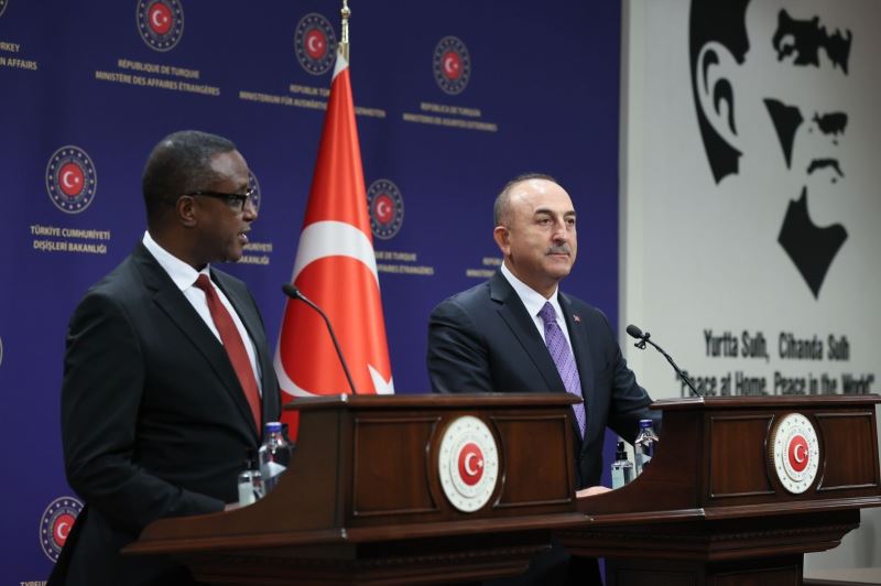 Bakan Çavuşoğlu: “Kim yaparsa yapsın demokrasiye karşı müdahalelere karşıyız”

