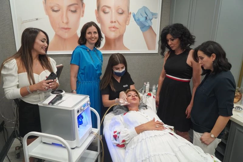 Gülben Gergen cilt bakımı için Bursa’ya geldi
