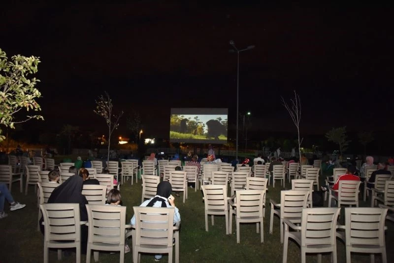 Kartepeli minikler cesur filmini çok beğendi
