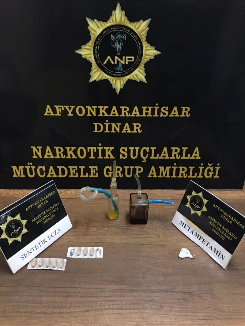 Polis şüphelendikleri şahısların üstünde uyuşturucu ele geçirdi
