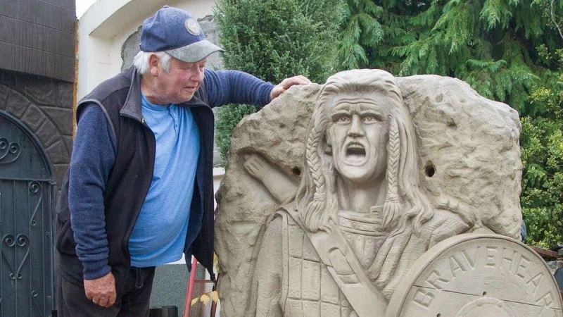 İskoçya’da “Cesur Yürek” heykeli sosyal medyada alay konusu oldu
