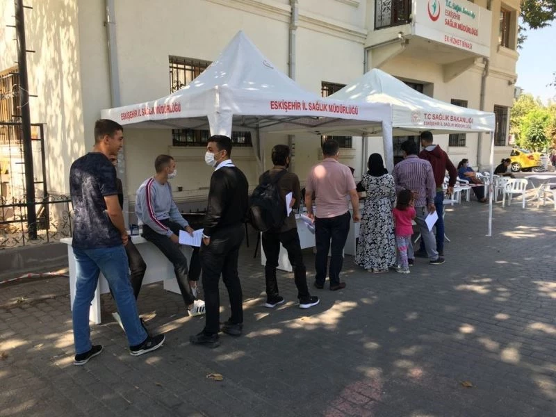 Eskişehir’de randevusuz aşı kuyruğu oluştu
