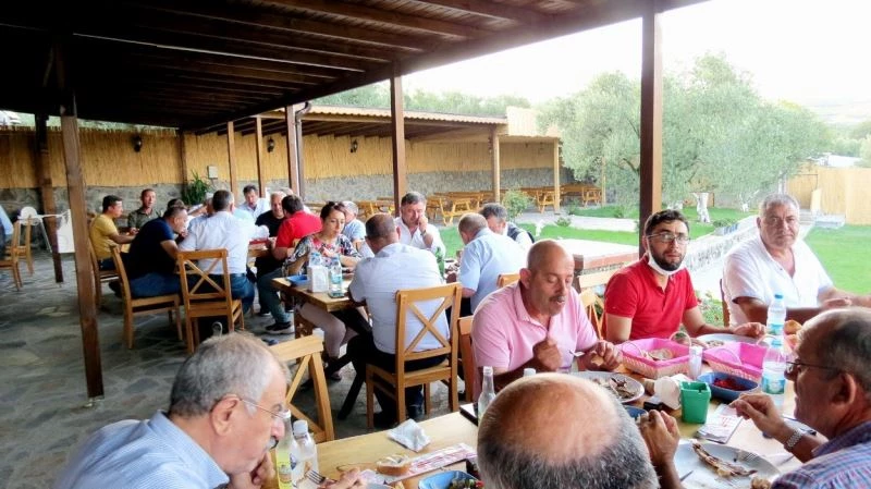 Muhtarlardan Kaymakam Sözer’e veda yemeği
