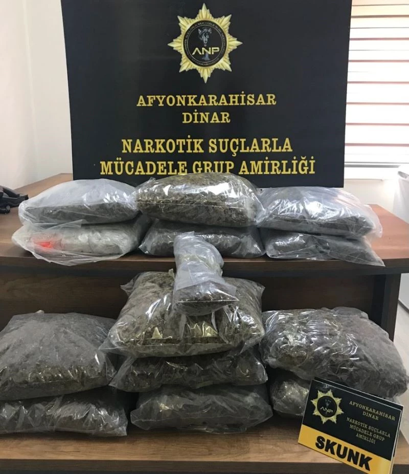 Kontrol amaçlı durdurulan araçtan 13 kilo 640 gram uyuşturucu çıktı
