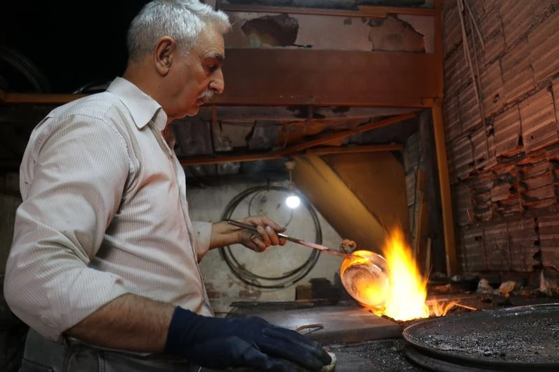 Ustasından öğrendiği mesleği 54 yıldır sürdürüyor
