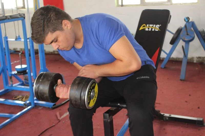 Öneri üzerine başladığı bilek güreşinde hedefi milli takım
